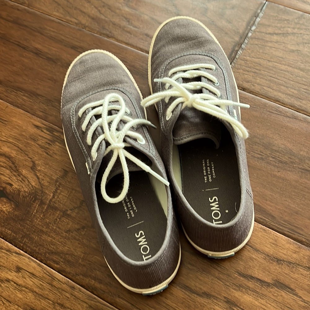 Toms womens tennis shoe